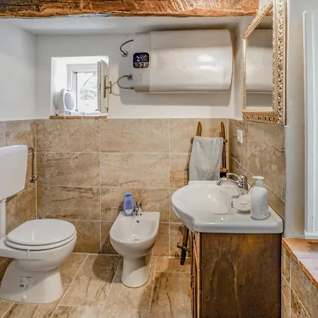 Pet Friendly In Castelnuovo Val Di Cec كاستيلنوفو دي فال دي سيسينا