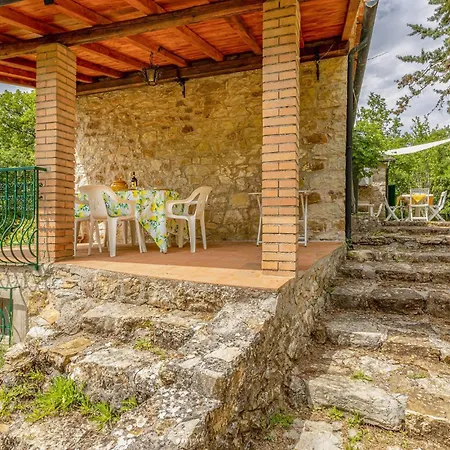 펜션 Awesome In Castelnuovo Val Di Cec 카스텔누오보디발디세시나
