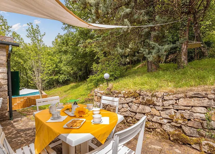 Awesome In Castelnuovo Val Di Cec 펜션 카스텔누오보디발디세시나
