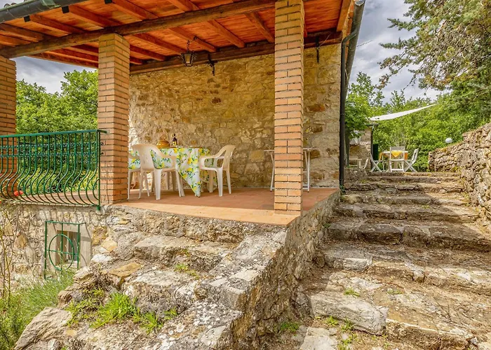 펜션 Awesome In Castelnuovo Val Di Cec 카스텔누오보디발디세시나
