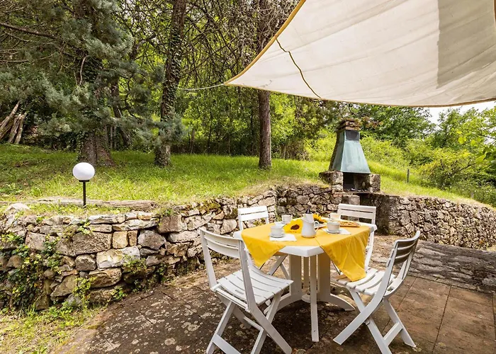 Awesome In Castelnuovo Val Di Cec 펜션 카스텔누오보디발디세시나