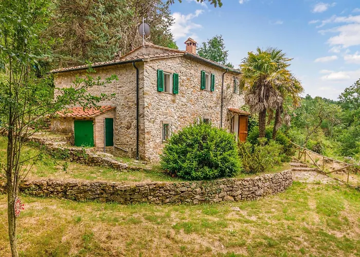 Awesome In Castelnuovo Val Di Cec 펜션